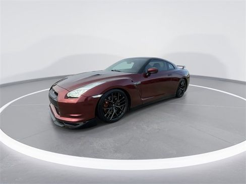 Used 2010 Nissan GT-R Premium image 4