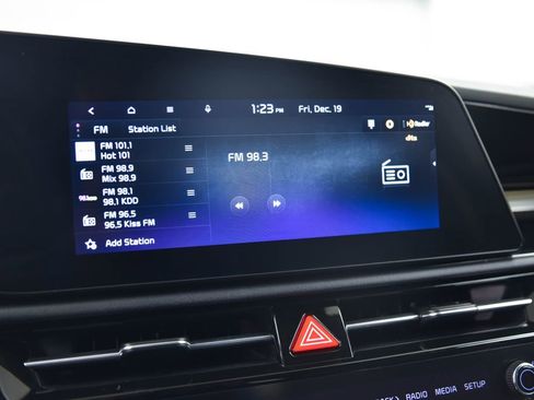 Used 2024 Kia Niro EX image 19