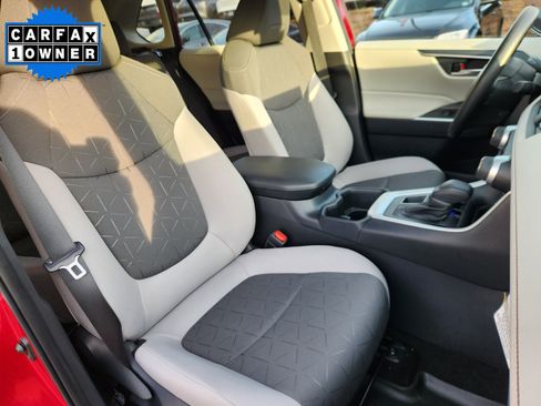 Used 2025 Toyota RAV4 XLE image 14