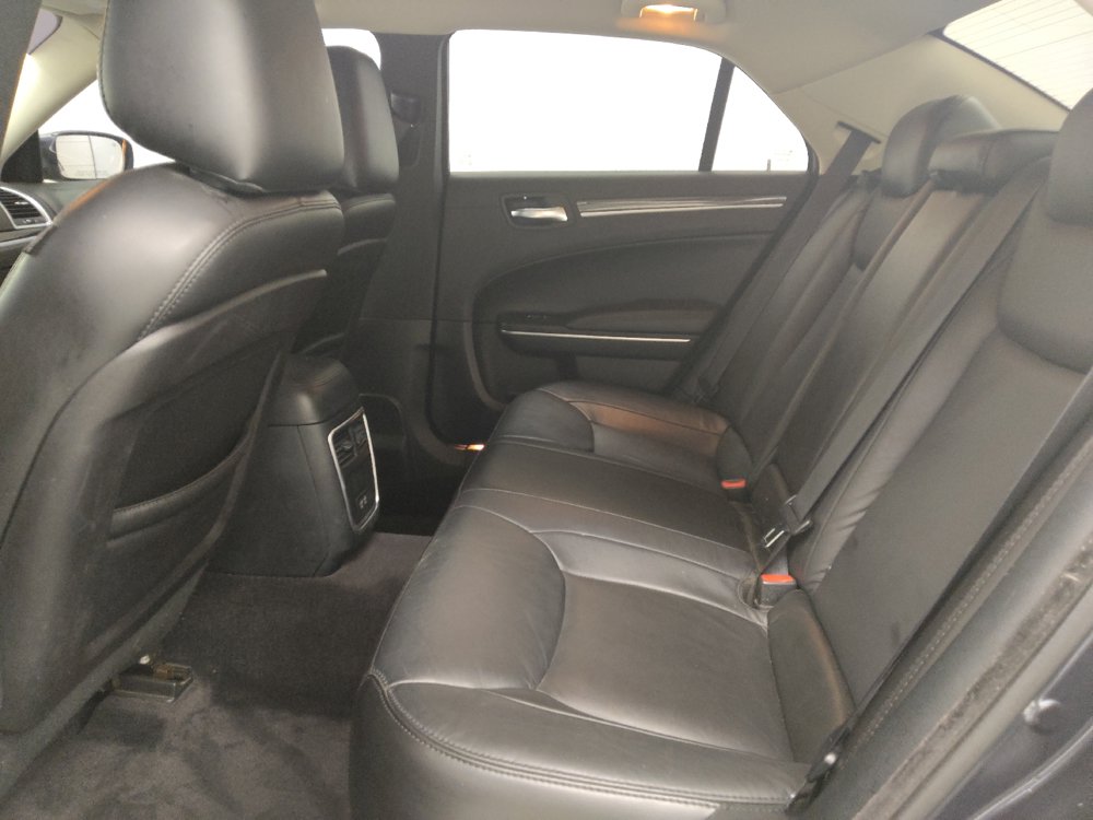 Used 2018 Chrysler 300 Touring L RWD image 18
