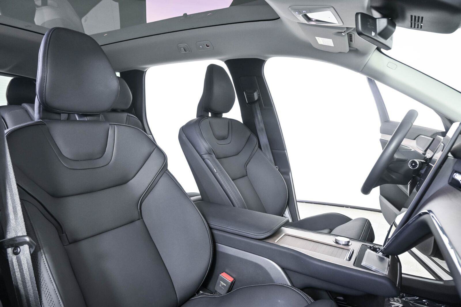 Certified 2025 Volvo EX90 Plus AWD/4WD image 22