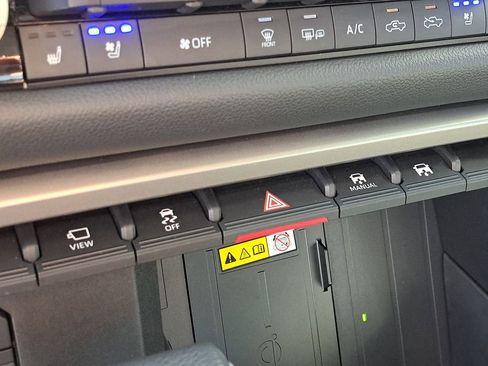 Used 2024 Toyota Tundra Limited image 24