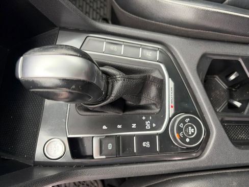 Used 2018 Volkswagen Tiguan SEL Premium image 21