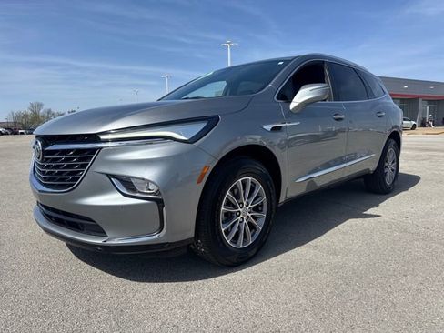 Used 2024 Buick Enclave Premium image 2