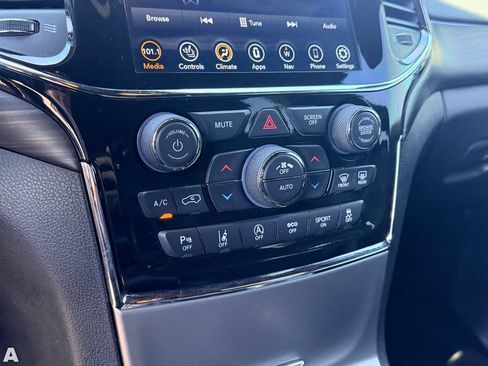 Certified 2022 Jeep Grand Cherokee Laredo X AWD/4WD image 26