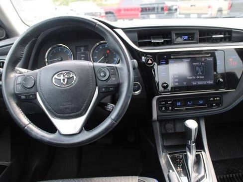 Used 2019 Toyota Corolla SE w/ SE Premium Package FWD image 11