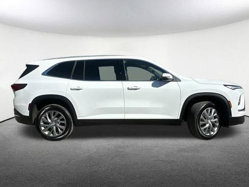 Used 2025 Buick Enclave Preferred AWD/4WD image 18