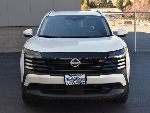 Used 2025 Nissan Kicks SR image 3