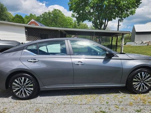 Used 2024 Nissan Altima 2.5 SV image 3