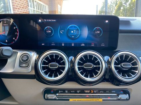 Used 2022 Mercedes-Benz GLB 250 4MATIC image 18