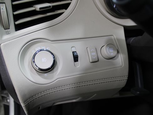 Used 2014 Buick LaCrosse Leather w/ Driver Confidence Package image 8