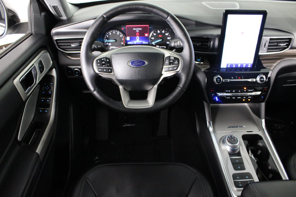 Used 2024 Ford Explorer Limited w/ Limited Technology Package RWD image 6
