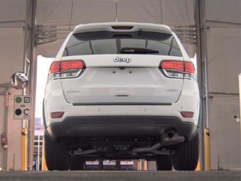 Used 2022 Jeep Grand Cherokee Laredo E image 7