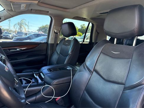 Used 2020 Cadillac Escalade Luxury AWD/4WD image 9