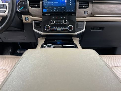 Used 2024 Ford Expedition Limited image 50
