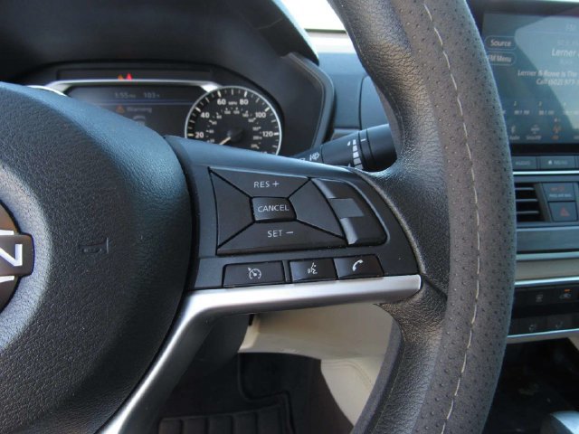 Used 2023 Nissan Altima 2.5 SV FWD image 23