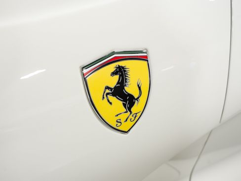 Used 2023 Ferrari 812 GTS RWD image 33
