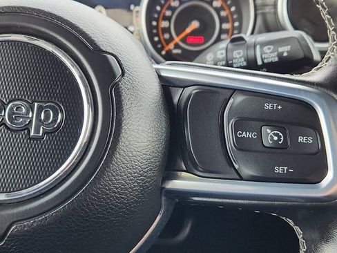 Used 2020 Jeep Wrangler Unlimited Sahara image 42