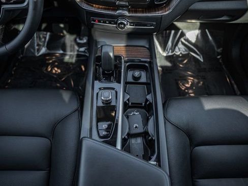 Used 2023 Volvo XC60 B5 Plus w/ Protection Package Premier image 26