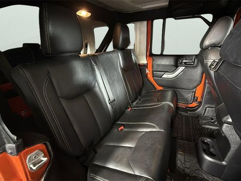 Used 2015 Jeep Wrangler Unlimited Rubicon image 29
