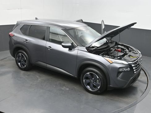 Used 2025 Nissan Rogue SV FWD image 32