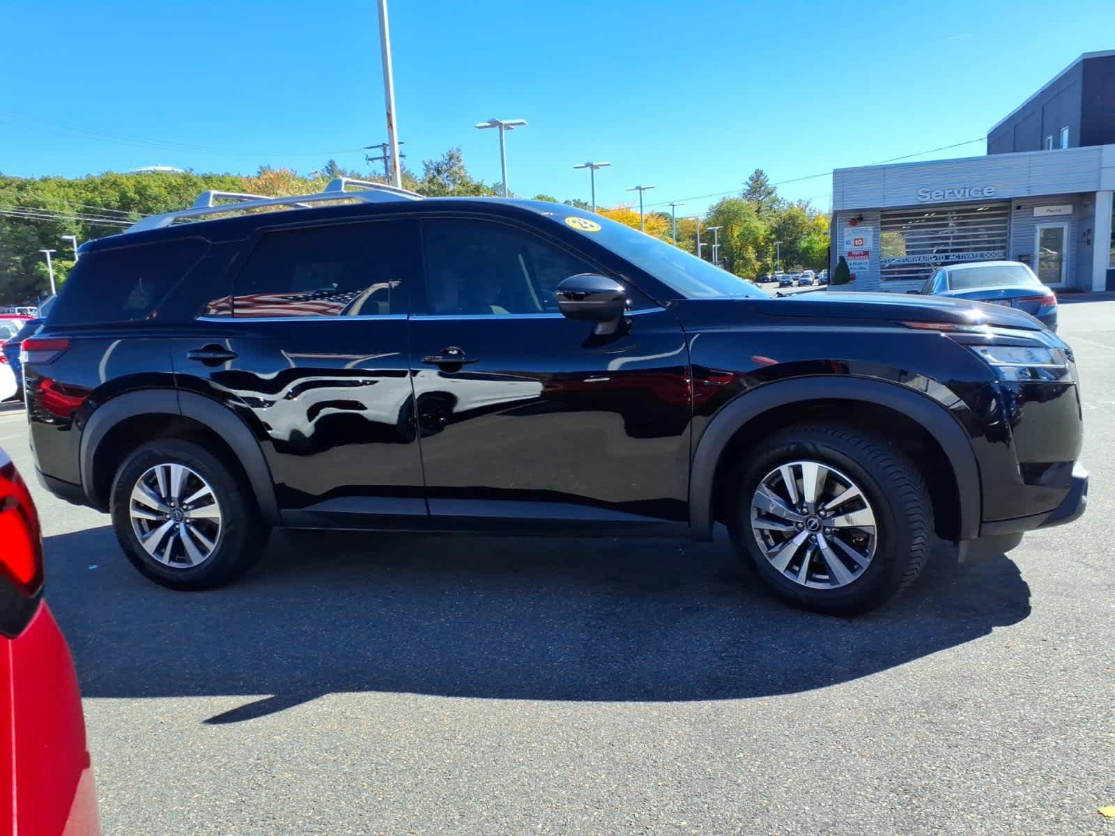 Used 2023 Nissan Pathfinder SL AWD/4WD image 4
