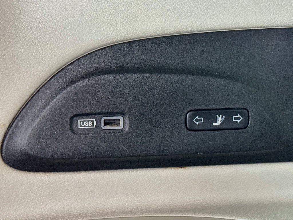 Used 2017 Chrysler Pacifica Limited FWD image 25