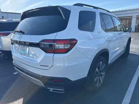 Used 2023 Honda Pilot Touring image 3