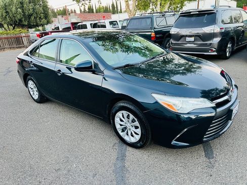 Used 2015 Toyota Camry LE image 2
