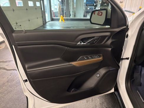 Used 2019 GMC Acadia SLE w/ Driver Alert Package I AWD/4WD image 16