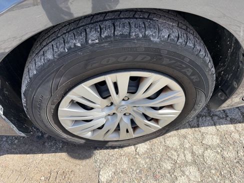 Used 2012 Toyota Camry LE image 9