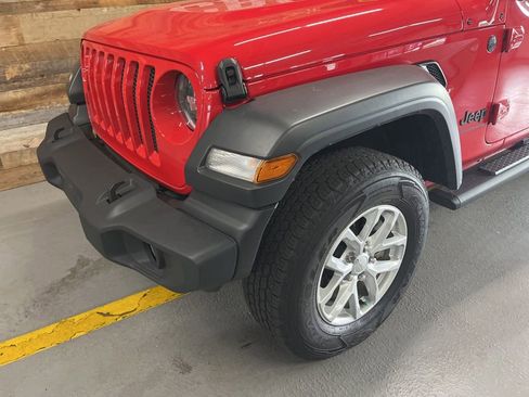 Used 2023 Jeep Wrangler Unlimited Sport w/ Sun And Sound Package AWD/4WD image 3