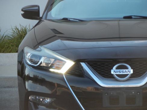 Used 2016 Nissan Maxima SR image 11