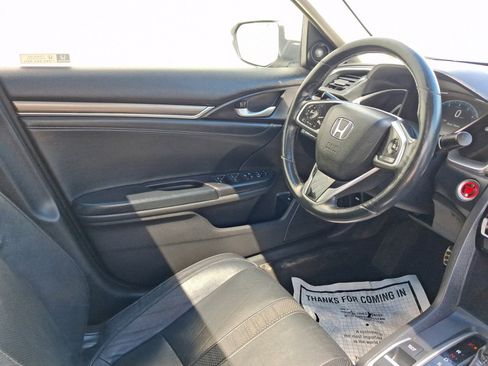 Used 2019 Honda Civic Touring image 22