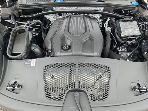 New 2026 Porsche Macan image 23