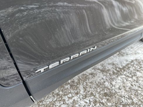 Used 2024 GMC Terrain SLT image 11