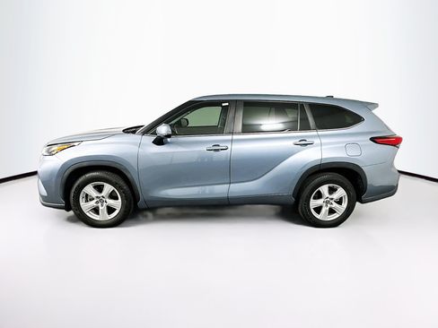 Used 2023 Toyota Highlander LE FWD image 4