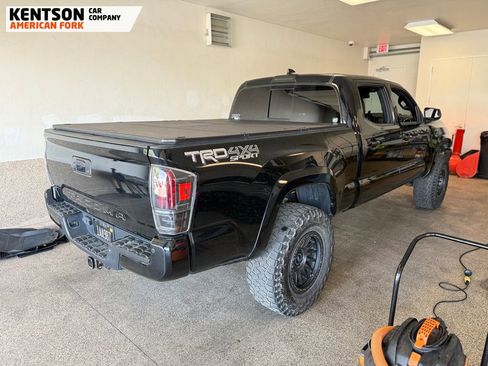 Used 2018 Toyota Tacoma TRD Sport w/ TRD Premium Sport Package AWD/4WD image 2