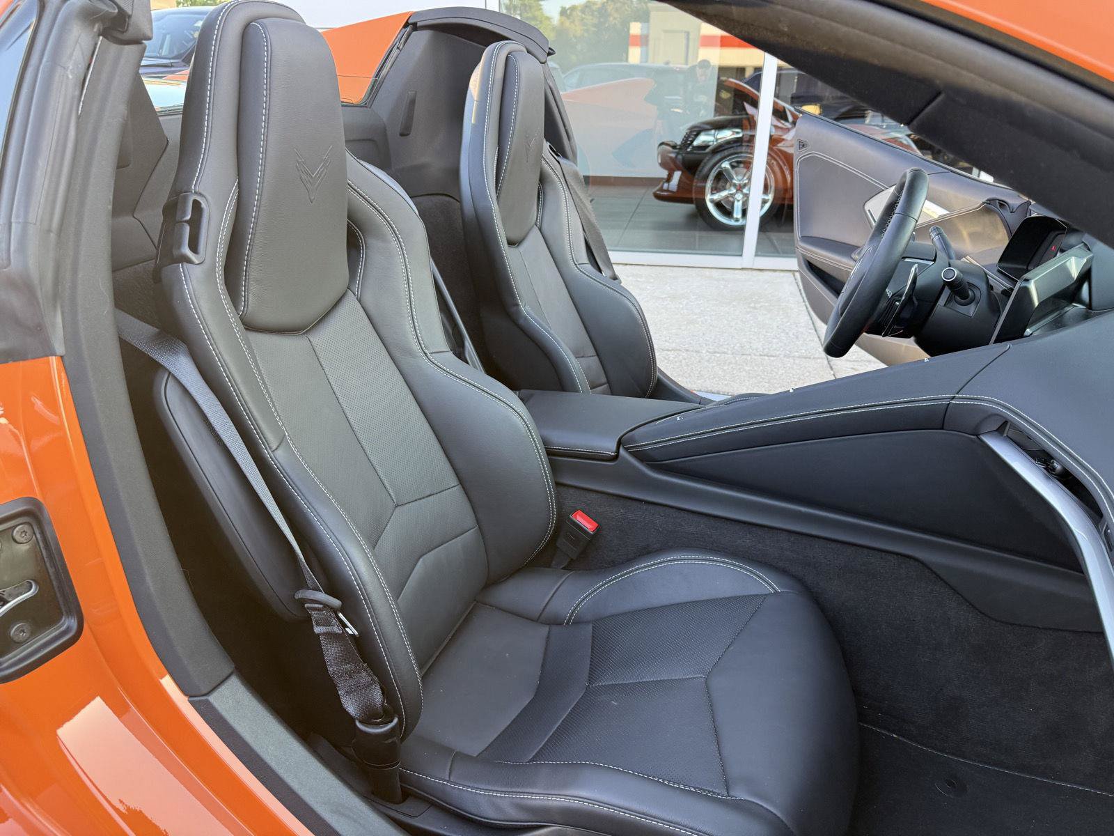 Used 2024 Chevrolet Corvette Stingray Preferred Conv w/ Z51 Performance Package RWD image 17
