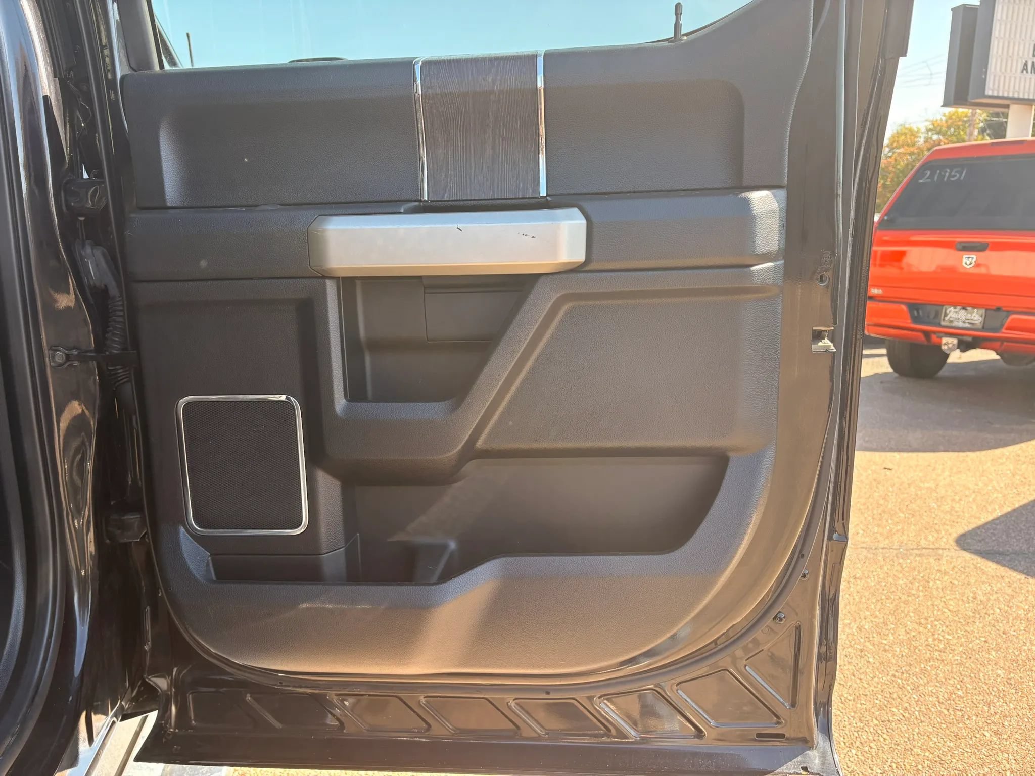 Used 2020 Ford F350 Lariat w/ Lariat Ultimate Package AWD/4WD image 9
