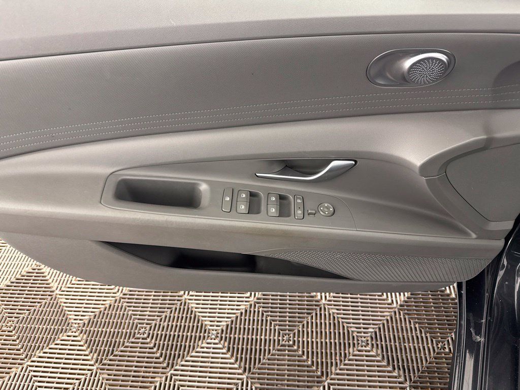 Used 2022 Hyundai Elantra SEL FWD image 20