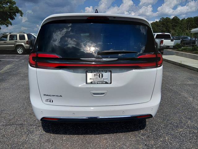 Certified 2024 Chrysler Pacifica Touring-L FWD image 4