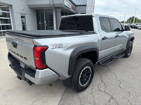 Used 2024 Toyota Tacoma SR5 AWD/4WD image 4