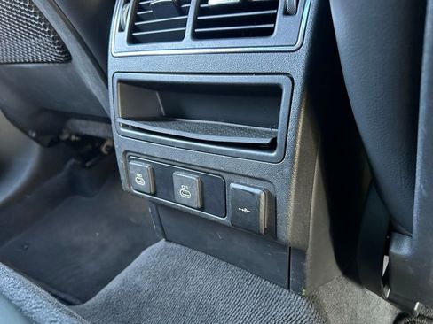 Used 2025 Jaguar F-PACE R-Dynamic S image 39