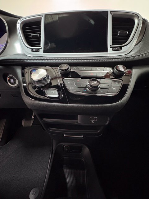 New 2026 Chrysler Pacifica Select FWD image 15