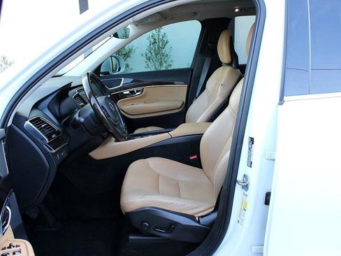 Used 2016 Volvo XC90 T6 Momentum image 11
