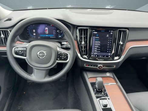 Certified 2025 Volvo V60 B5 Cross Country Plus image 28