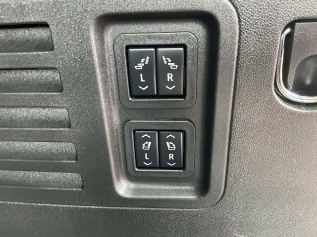 Used 2025 GMC Acadia Denali w/ Super Cruise Package FWD image 8