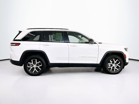 Used 2024 Jeep Grand Cherokee Limited image 10