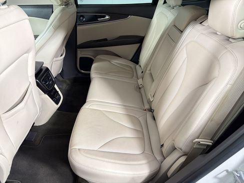 Used 2020 Lincoln Nautilus Reserve FWD image 15